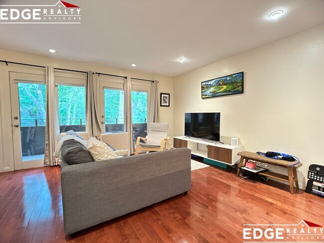 Photo - 241 Perkins St