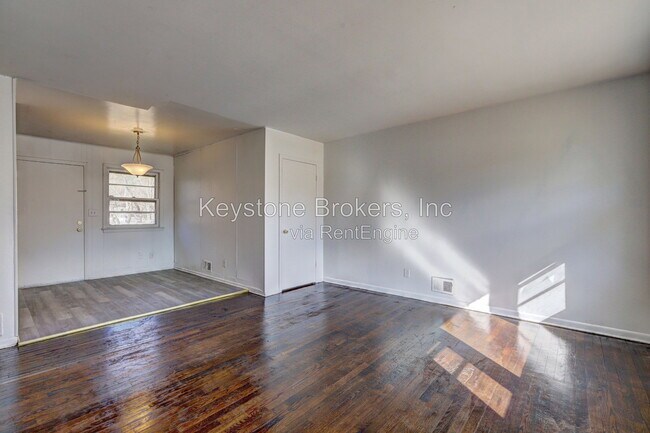 Photo - 3467 Eisenhower Cir SE