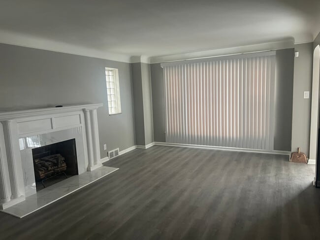 Photo - 8075 Freda St