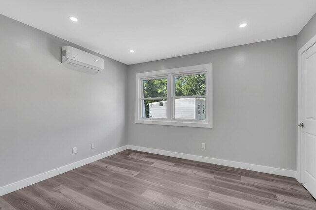 LIVING ROOM - 1300 Fulton St Unidad 7
