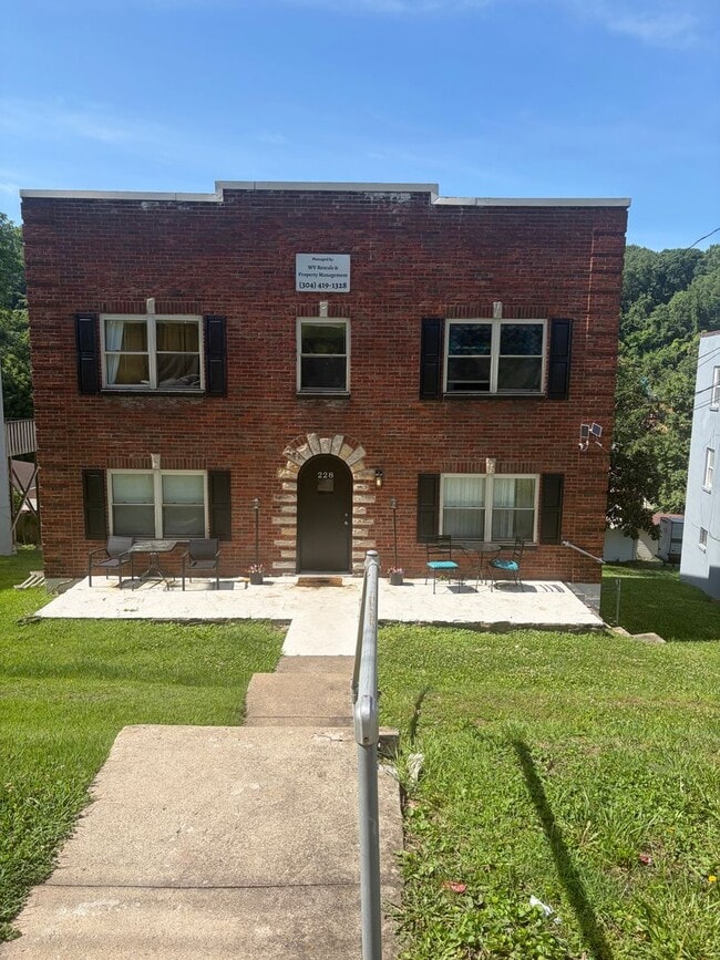 Building Photo - 228 Sutherland Dr Unit Apt B