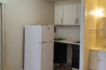 GD 100 Kitchenette - 2010 Trousdale Dr