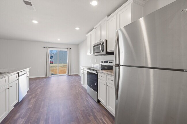 Modern 3BR Home with Granite Kitchen & 2-Car Garage – Minutes from Downtown in Meredith Woods!
