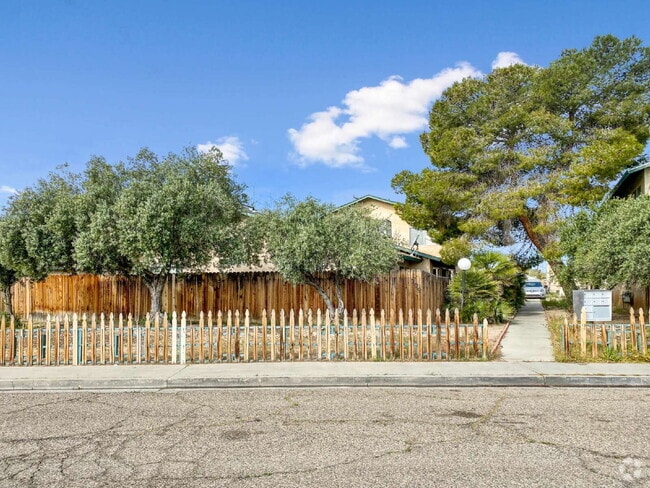 Building Photo - 209 N Alvord St Unit A Rental