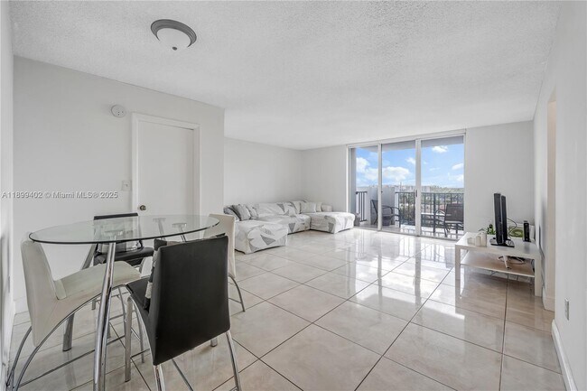 Photo - 2750 NE 183rd St Unidad 804