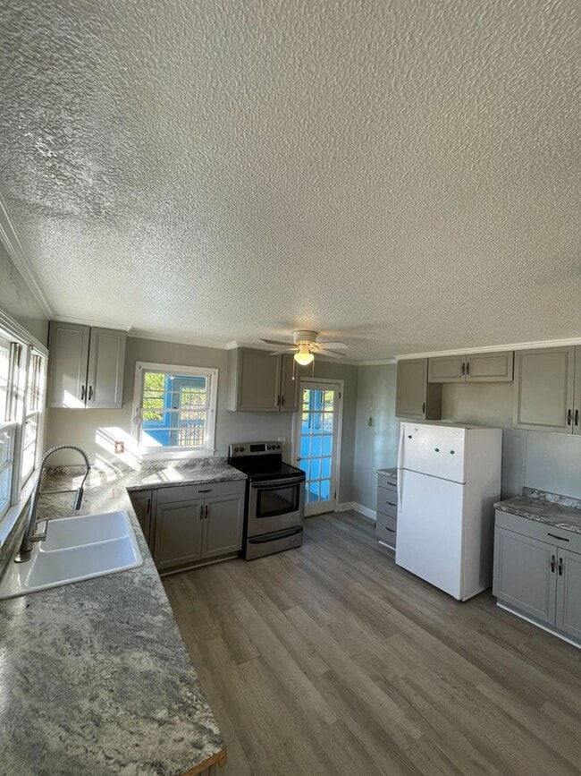Photo - 961 Iron Bridge Rd