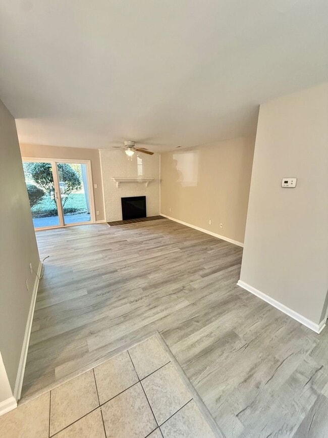 Photo - South Charlotte 2 Bedroom Garden Unit, Imm...