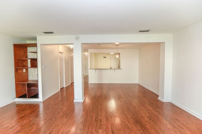 Photo - "Charming Kempsville Lake Townhome – Great Amenities & Location!"