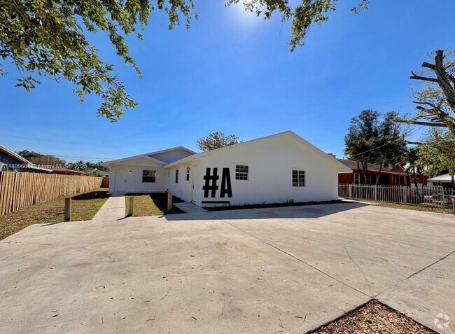 Building Photo - 15741 NW 40th Ct Unit A Rental