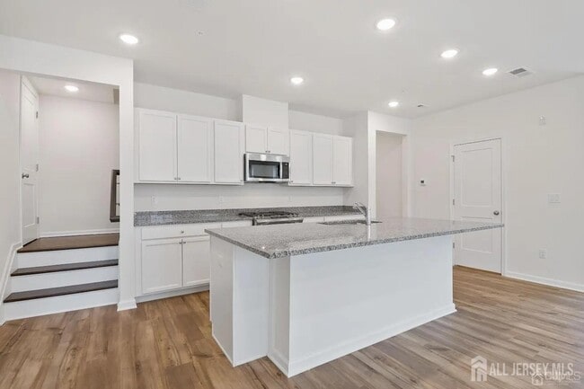 Building Photo - 735 Station Rd