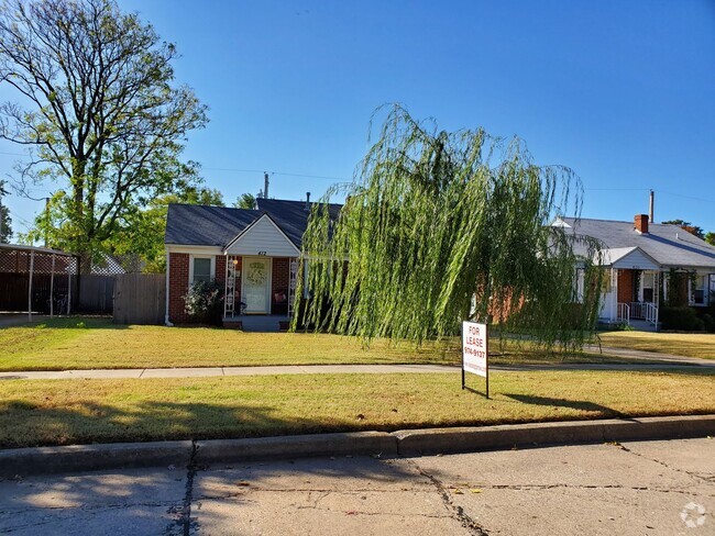 Building Photo - Beautiful 2 bedroom house with granite and...