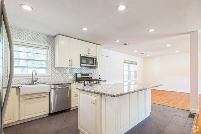 Building Photo - Charming 3BR House in Decatur