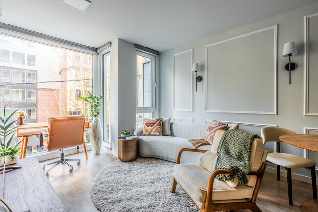 Photo - 320 Queen Anne Ave N Unidad ID1378257P