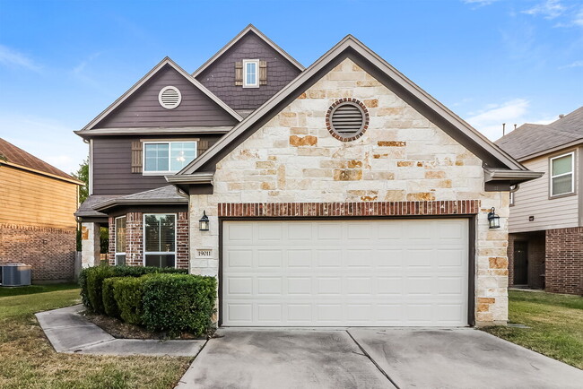 Building Photo - 19011 Woodland Leaf Ln