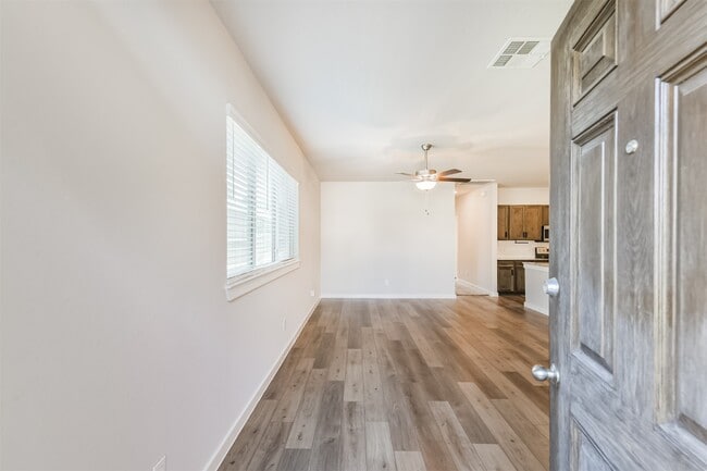 Building Photo - 25124 Pacific Wren Dr Rental
