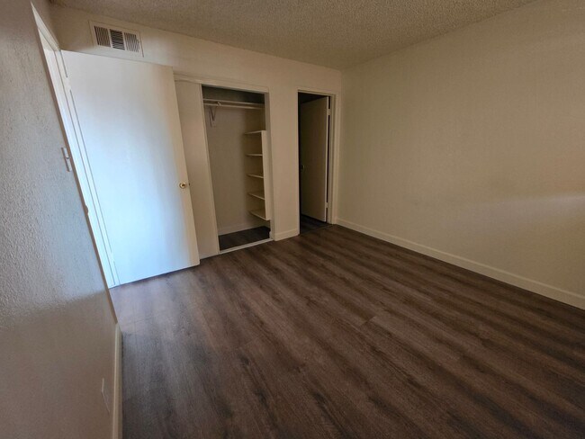 3712 Royal Crest St Unit 5