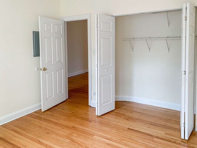 Photo - 5206 N Leavitt St Unit 2