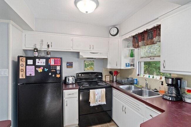 Photo - 605 N Main St