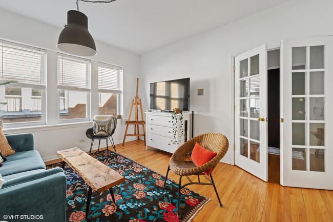 Photo - 3429 W Shakespeare Ave