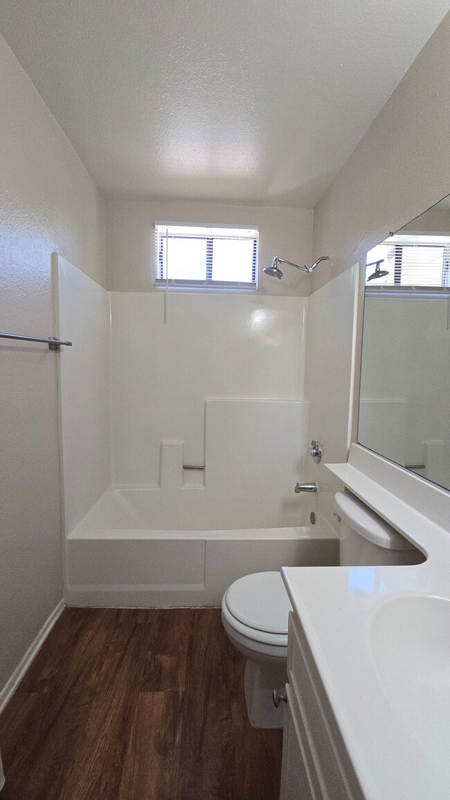 Photo - 2050 S Euclid Ave Unidad 202