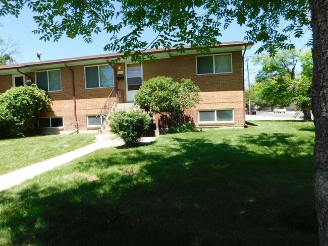 Building Photo - TWO BLOCKS FROM CMU!