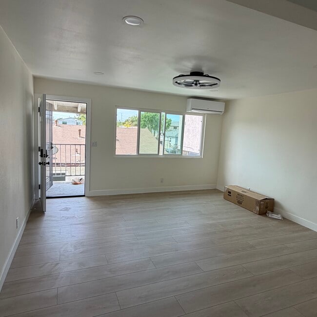Living room/AC - 4929 W 118th Plz Unit B