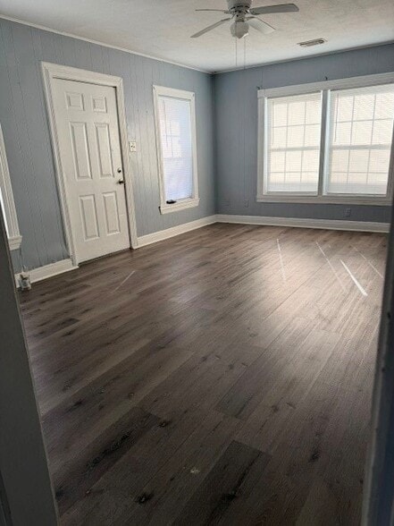 110 W Hunnicutt Ave