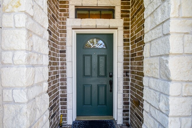 Photo - 5619 Drumlin Field Way