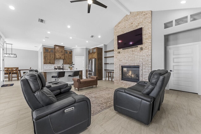 1001 Sparhawk Dr