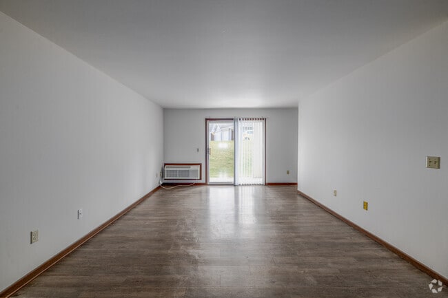 3BR, 2BA - 1,100SF - Living Room