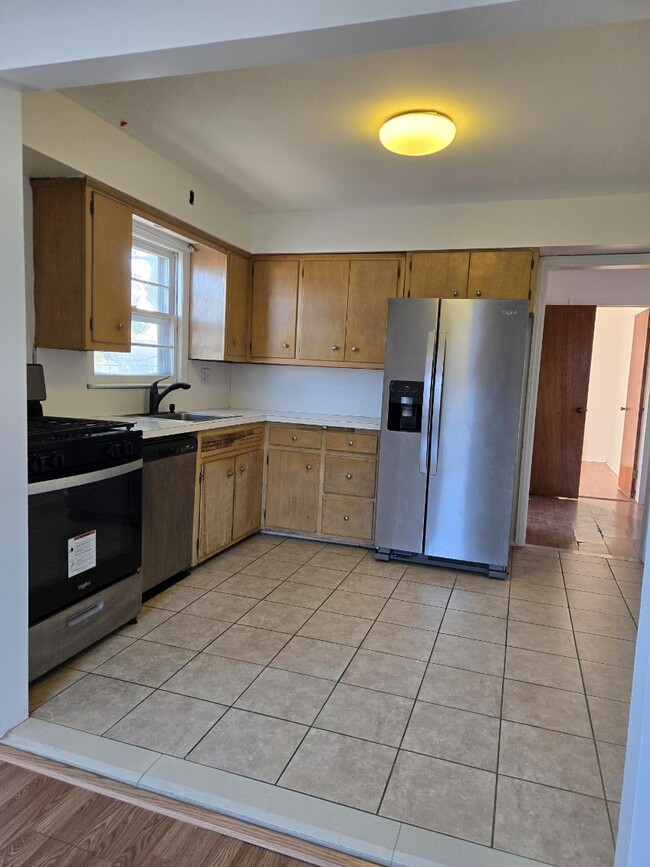 Photo - 128 E Maple St Unit Lg 2Bd