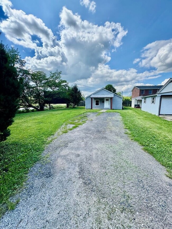 Photo - 102 Crabtree Dr
