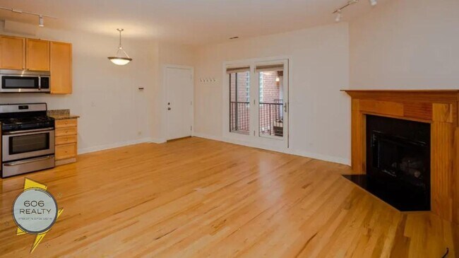 Photo - 3347 N Clark St