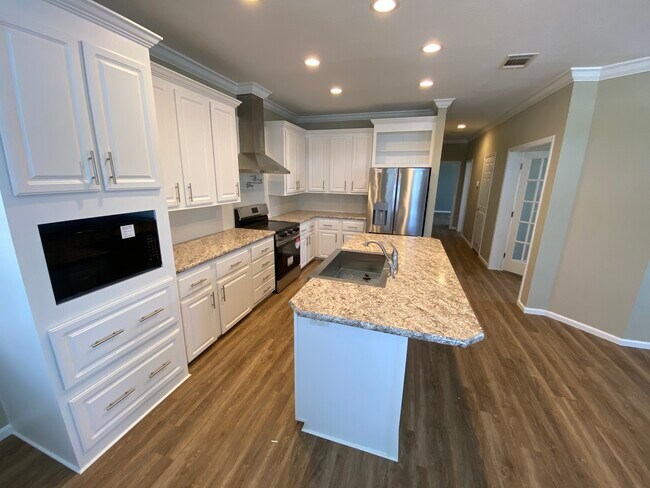 Photo - 5307 Camelot Dr E