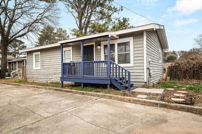 Building Photo - 866 United Ave SE