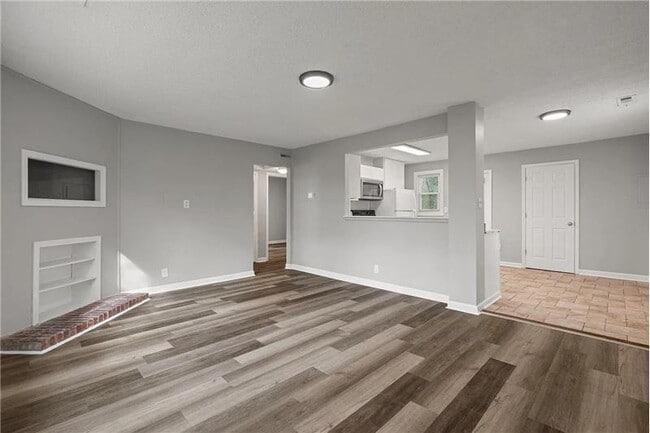 Photo - 806 Crestline Rd NW