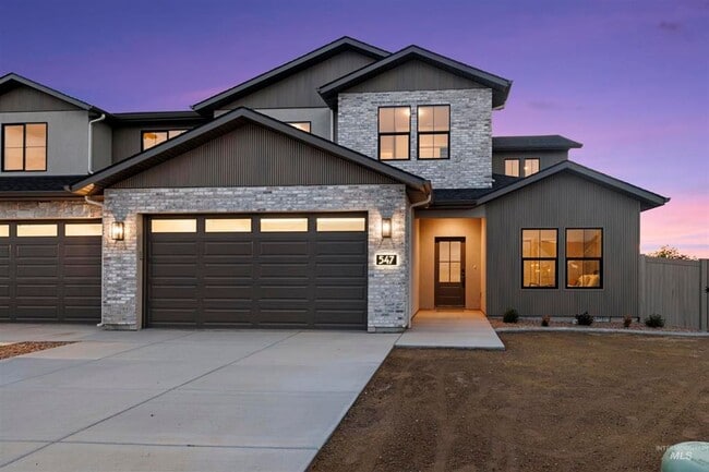 Building Photo - New Build | Twin Falls Townhome! | 547 Canyon Falls Drive