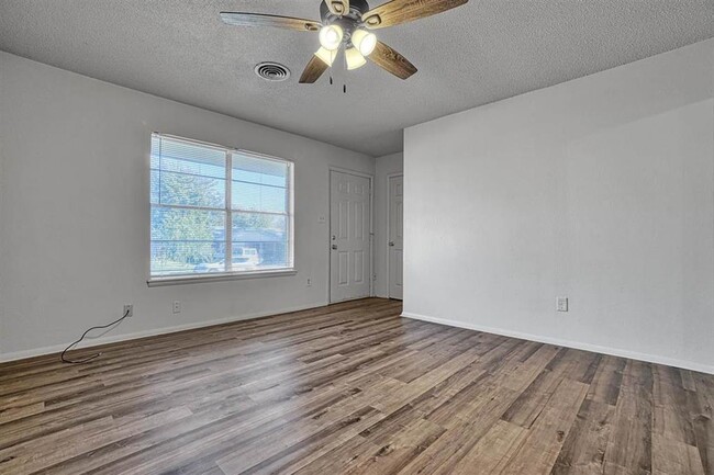 Photo - 5716 NW Glenn Ave