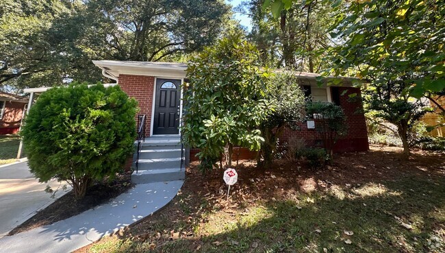 Building Photo - Charming 2-Bedroom Bungalow in Atlanta!!! Rental