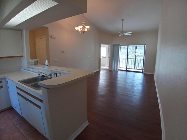 Photo - 1237 Country Club Dr