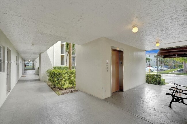 Photo - 9440 Poinciana Pl Unit 108