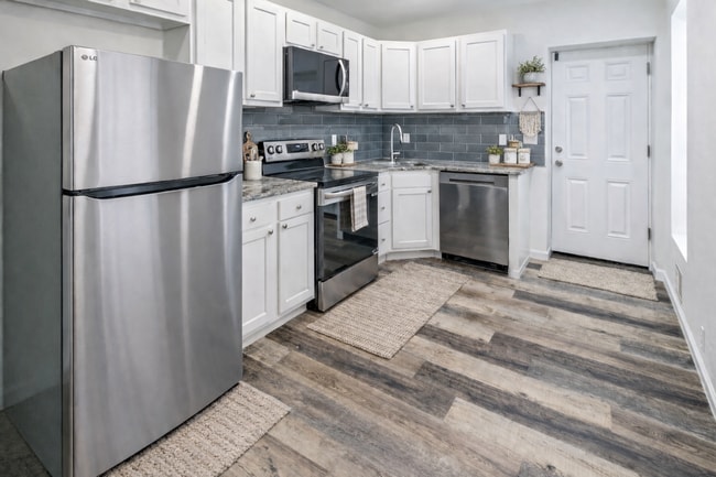 Photo - 3 bedroom, 1.5 bath fully renovated townhome in City of Wilmington