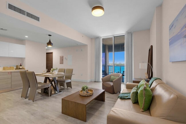 Building Photo - 777 N Ocean Dr