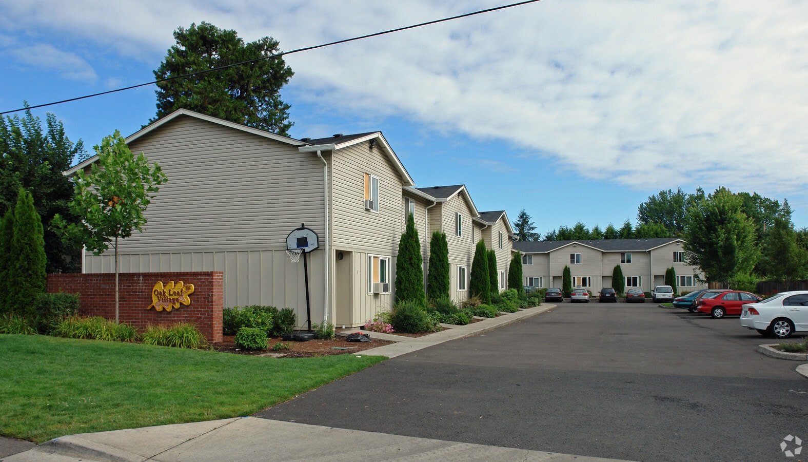 Oak Leaf Village - Oak Leaf Village Apartments