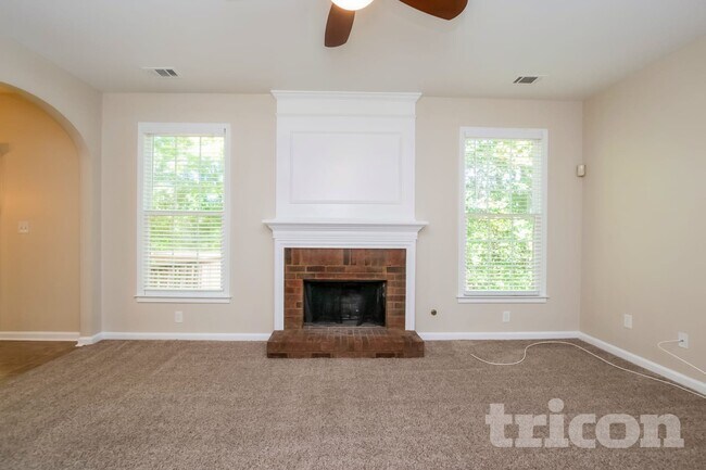 Photo - 1013 Chatsworth Ln