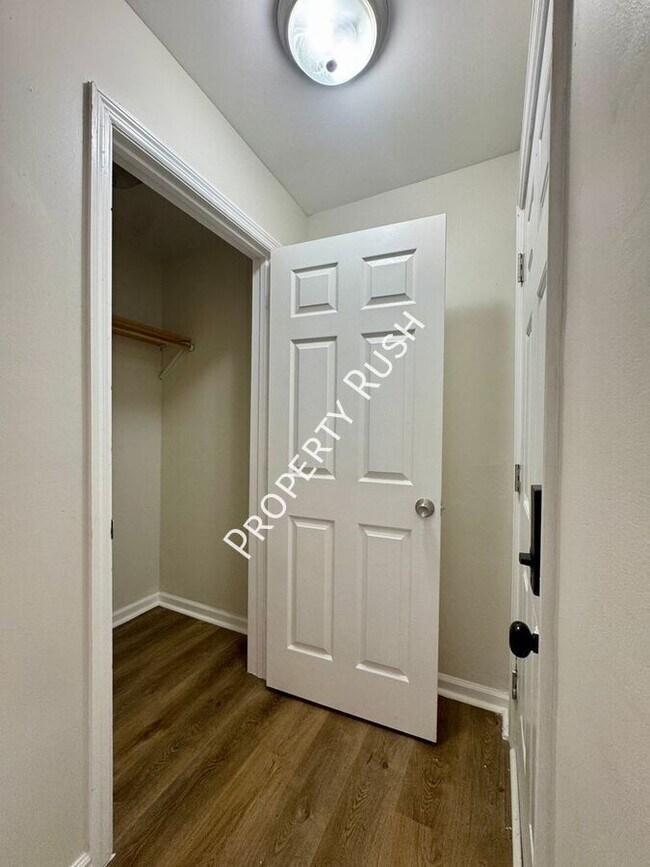 Photo - 1718 Portland St Unit A