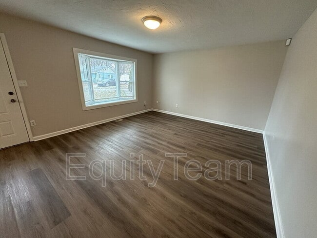 Photo - 2498 Schon Dr