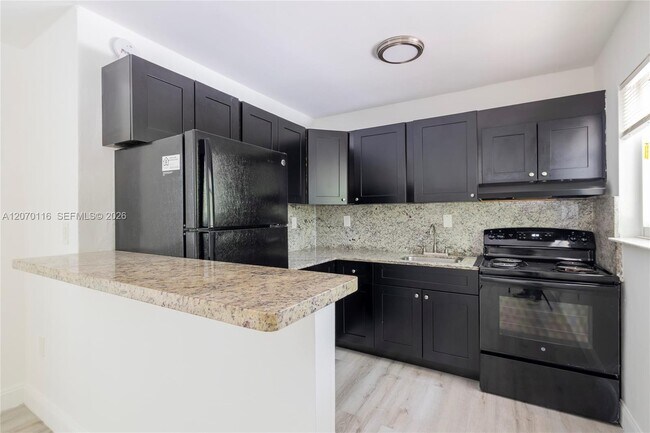 Building Photo - 1091 SW 4th St Unit 2
