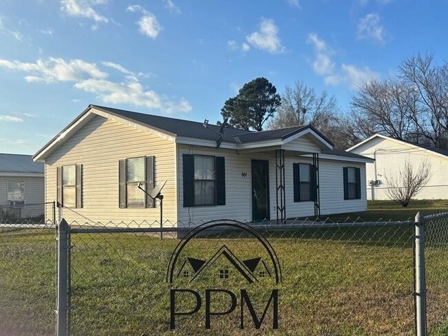 Photo - 901 Everitt St