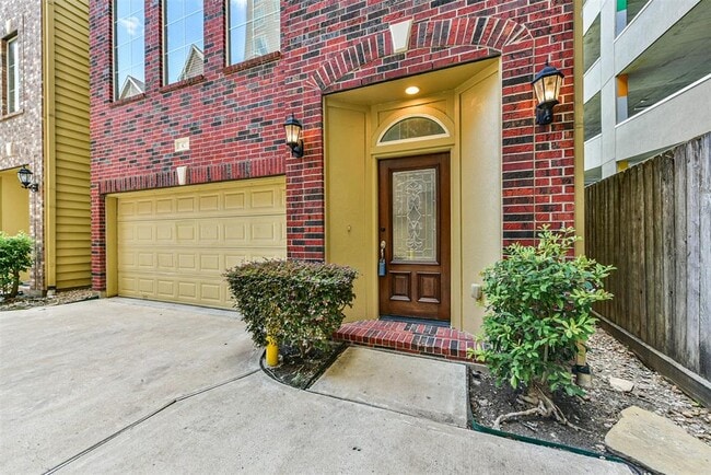Building Photo - 1117 St Agnes St Rental